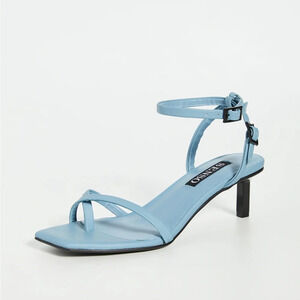 Senso sandals in size 6. Worn only once. Excellent condition.